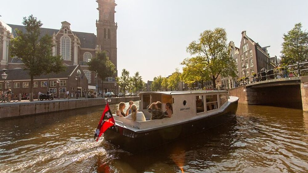 Amsterdam Canal Cruise Small-Group with Captain Jack