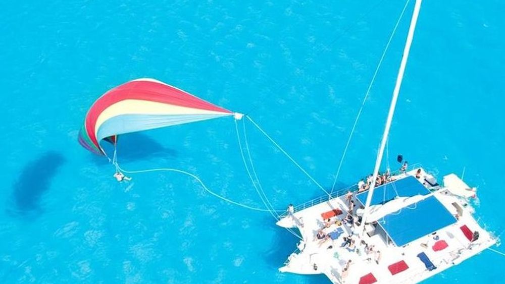 Isla Mujeres Catamaran and Snorkeling with Lunch and Open Bar