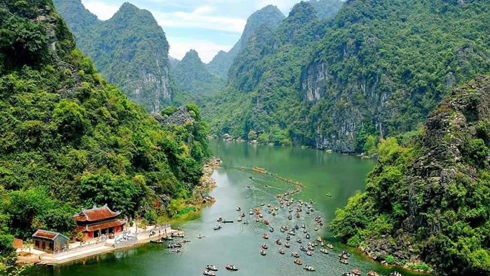Bai Dinh Pagoda and Trang An Caves Day Visit from Hanoi