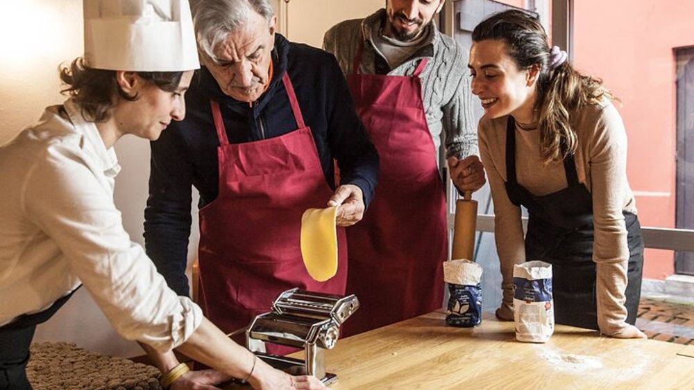 3 Hour Cooking Class: Homemade Pasta and Tiramisu in Venice