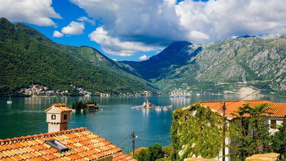 Kotor Bay Group Discovery and Sightseeing on Speedboat