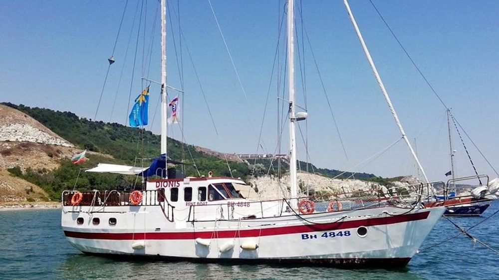 Superb Black Sea Yacht Picnic with Food & Drinks