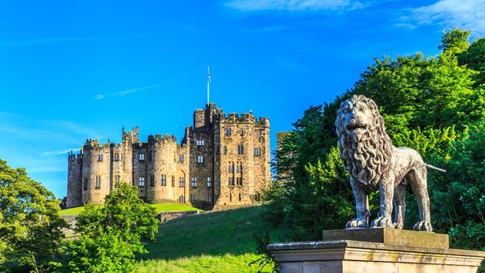 Alnwick Castle and Scottish Borders Tour from Edinburgh