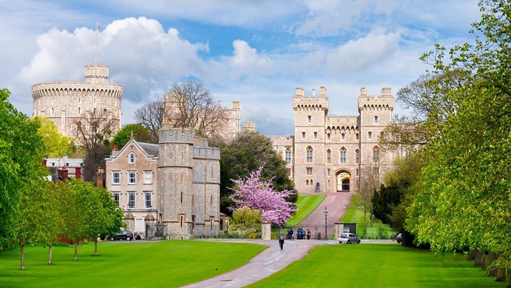 Windsor Castle, Stonehenge and Oxford Day Tour from London