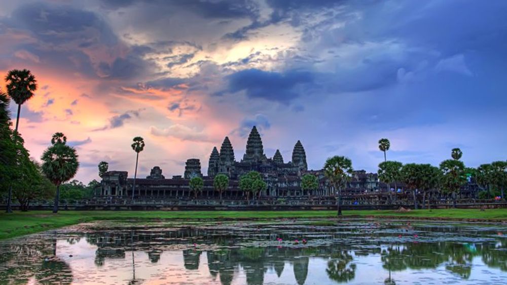Small-Group Explore Angkor Wat Sunrise Tour with Guide from Siem Reap