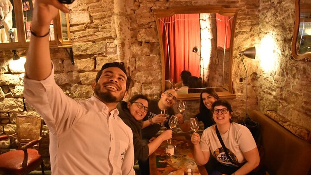Cultural Walking Tour in Barcelona with Food & Wine Tasting