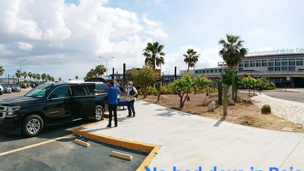 Reliable, efficient airport transfer in Cabo.