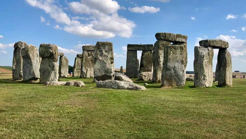 Windsor Castle, Stonehenge, and Bath Tour From London