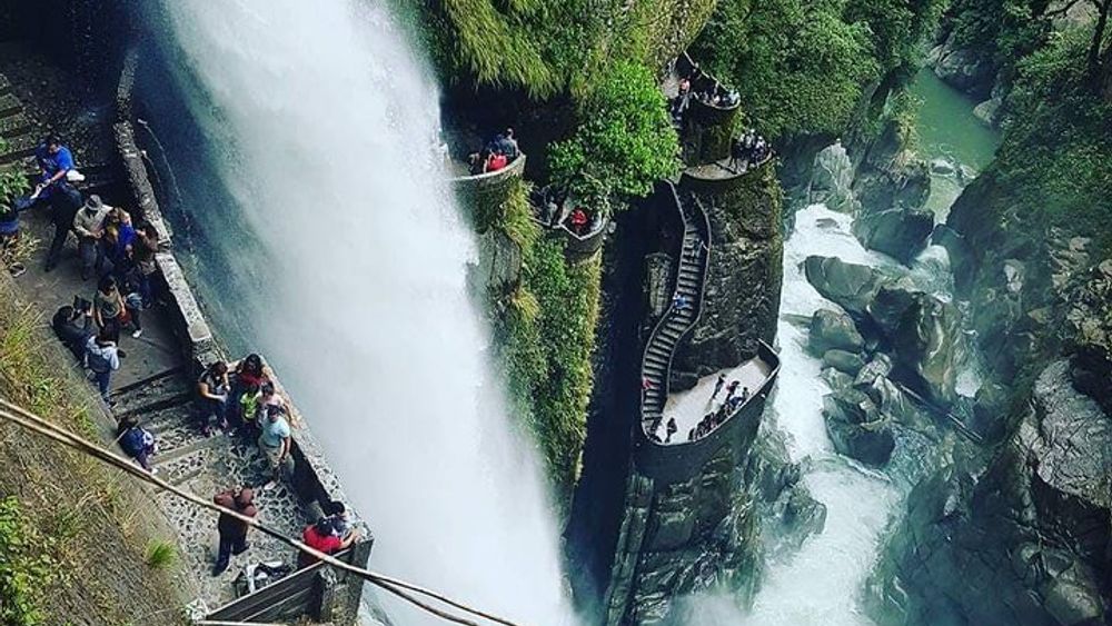 One Day Tours - Pailon del Diablo | Hand of God | Tree house