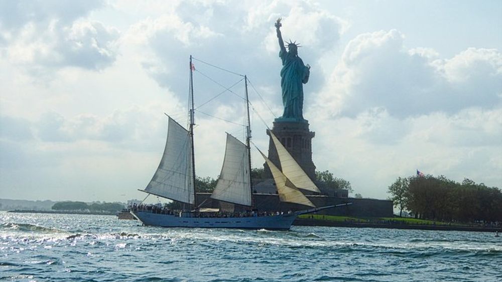 New York Harbor, Statue of Liberty Tall Ship Sailing Cruise