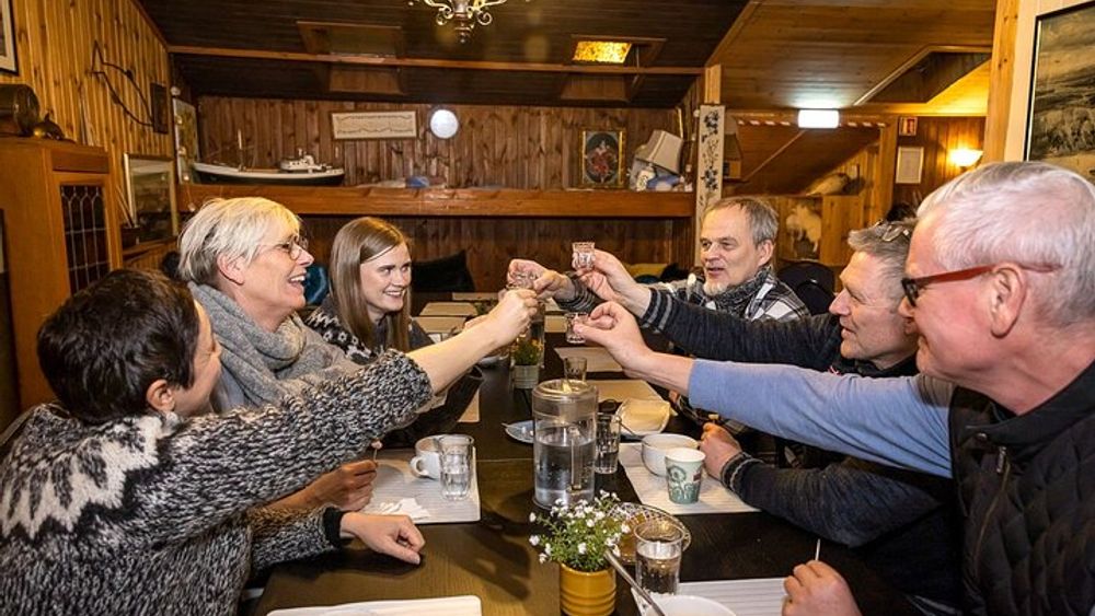 Reykjavik Traditional Icelandic Food Tasting Tour with Drinks