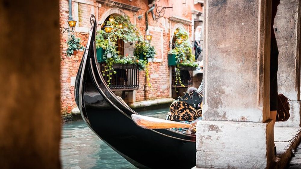 Live Venice as a local departing from Padua