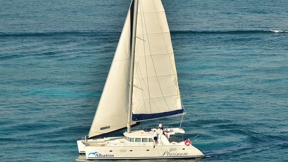 Isla Mujeres Trip on Platino Catamaran with Open Bar