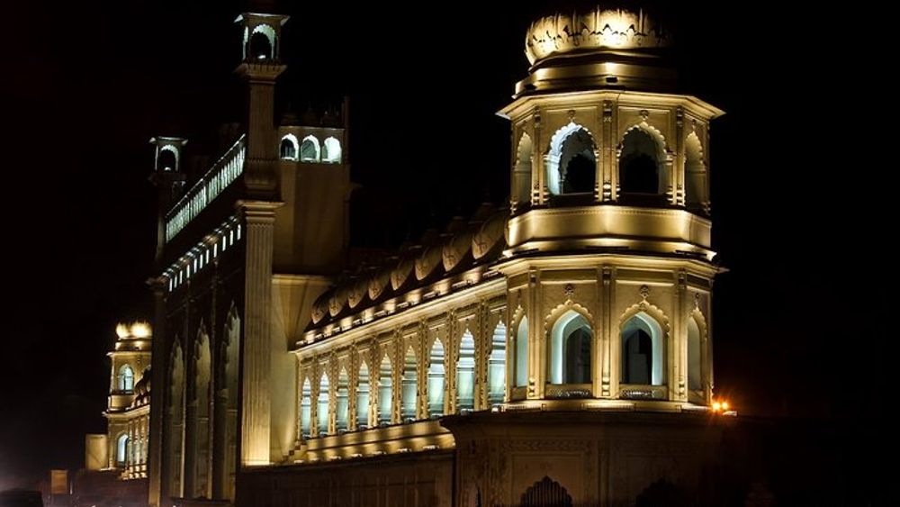 Small-Group 2-Hour Walking Tour at Night in Lucknow