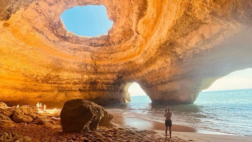 Guided tour through the caves of Benagil