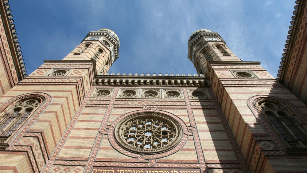 Great Synagogue + Jewish Quarter Walking Tour
