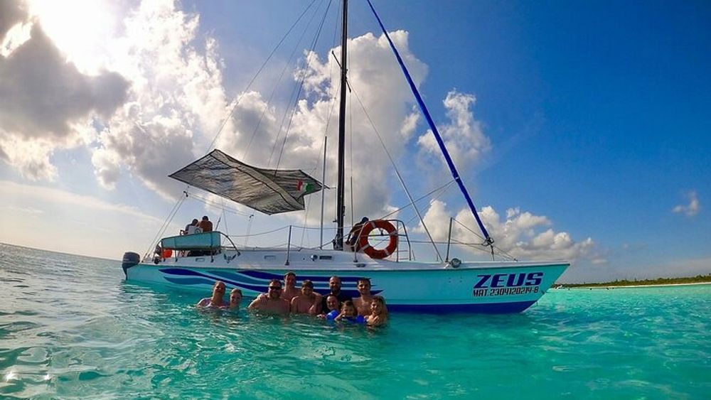 Reef Snorkeling by Catamaran plus Beach Club