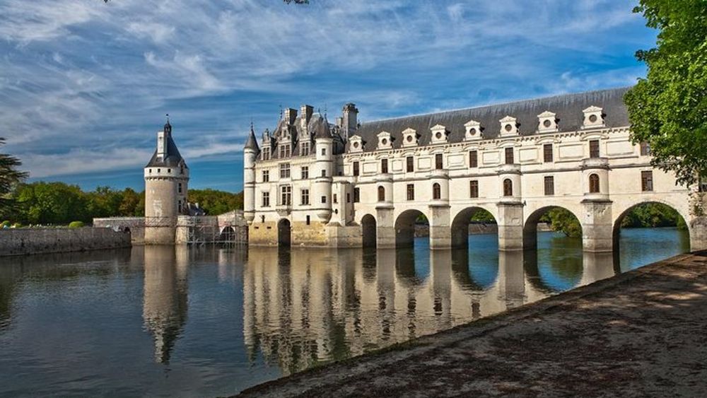 Paris to Loire Valley Castles Small-Group Day Trip with Lunch