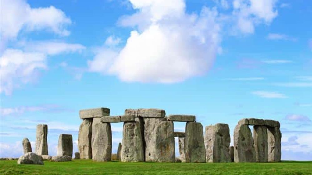 Windsor Castle, Bath and Stonehenge Tour