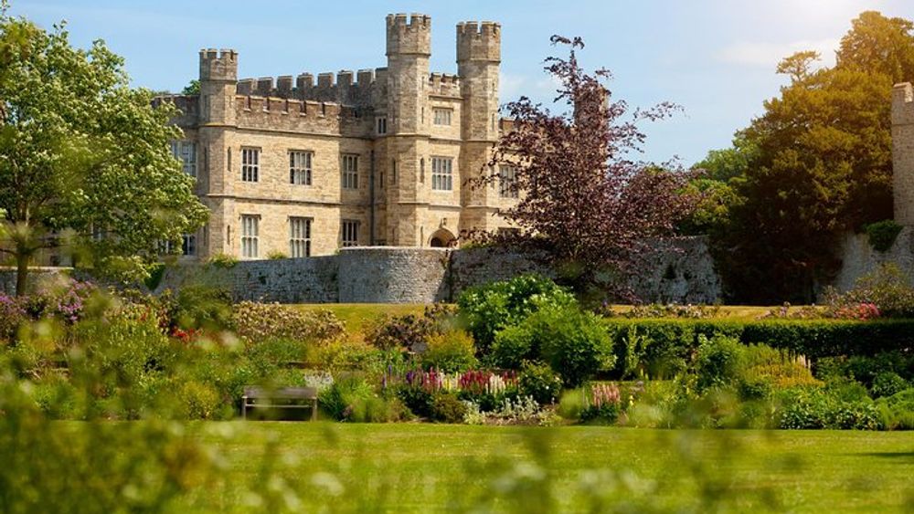 Leeds Castle, Canterbury Castle, Dover Custom Day Tour