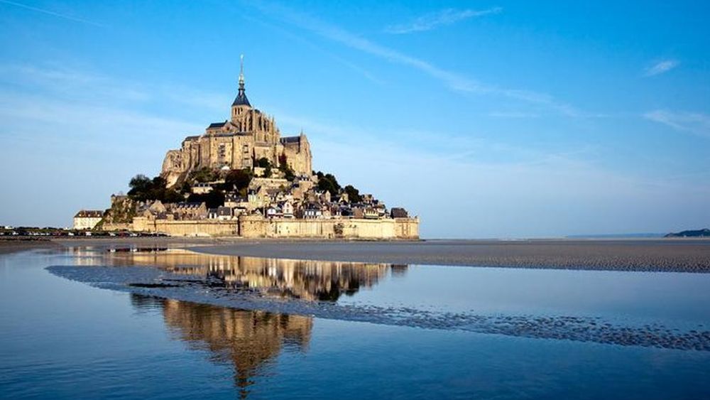 Mont Saint Michel Guided Tour with Abbey Visit from Paris