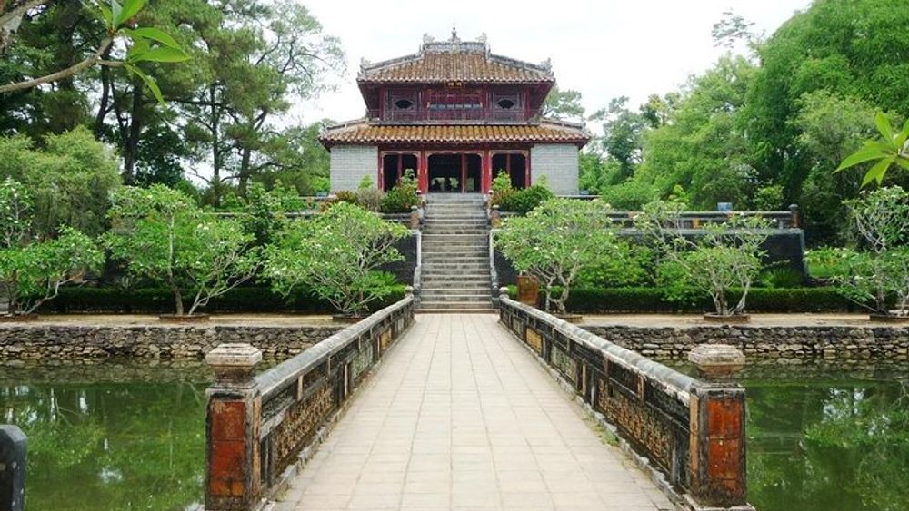 Hue full day guided tour with 5 must see places in Hue