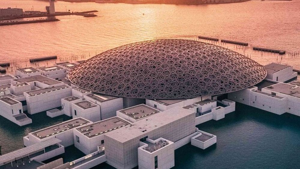 Abu Dhabi City Tour & Sheikh Zayed Grand Drive through Louver Museum