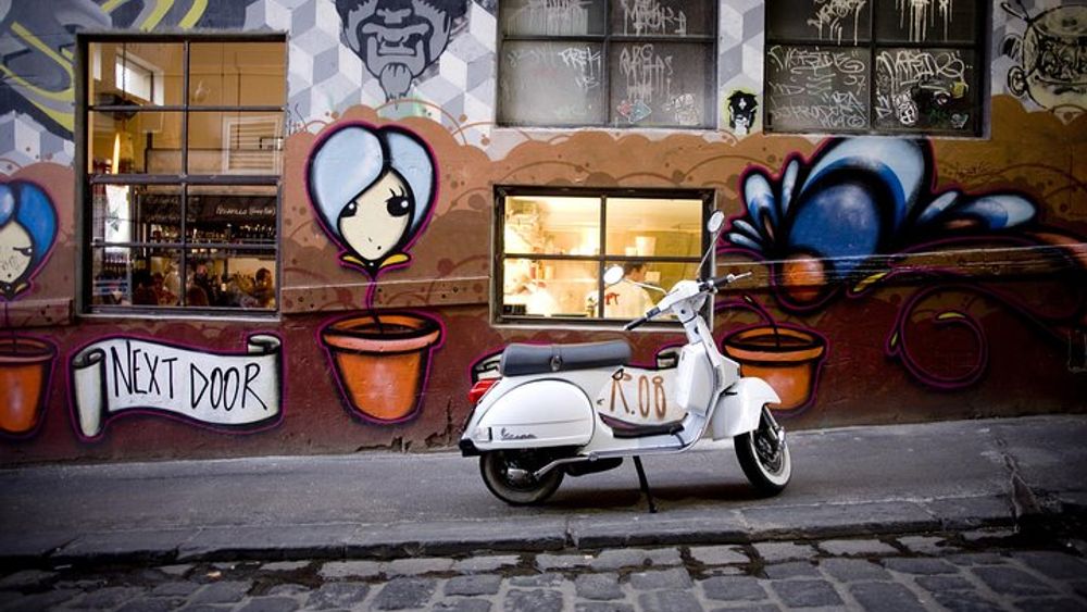 Small-Group Melbourne Sightseeing Tour with Beach Boxes