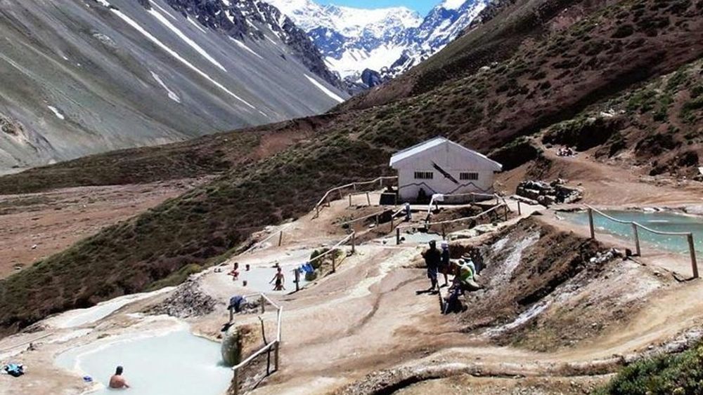 Colina Hot Springs Full-Day Tour from Santiago