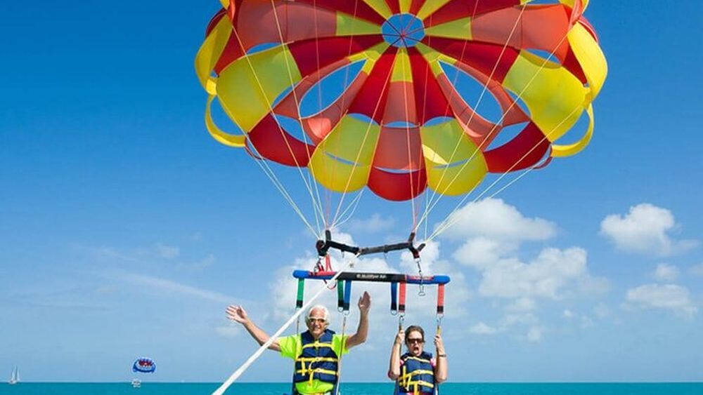 Parasailing tour in Muscat and Daymaniyat island