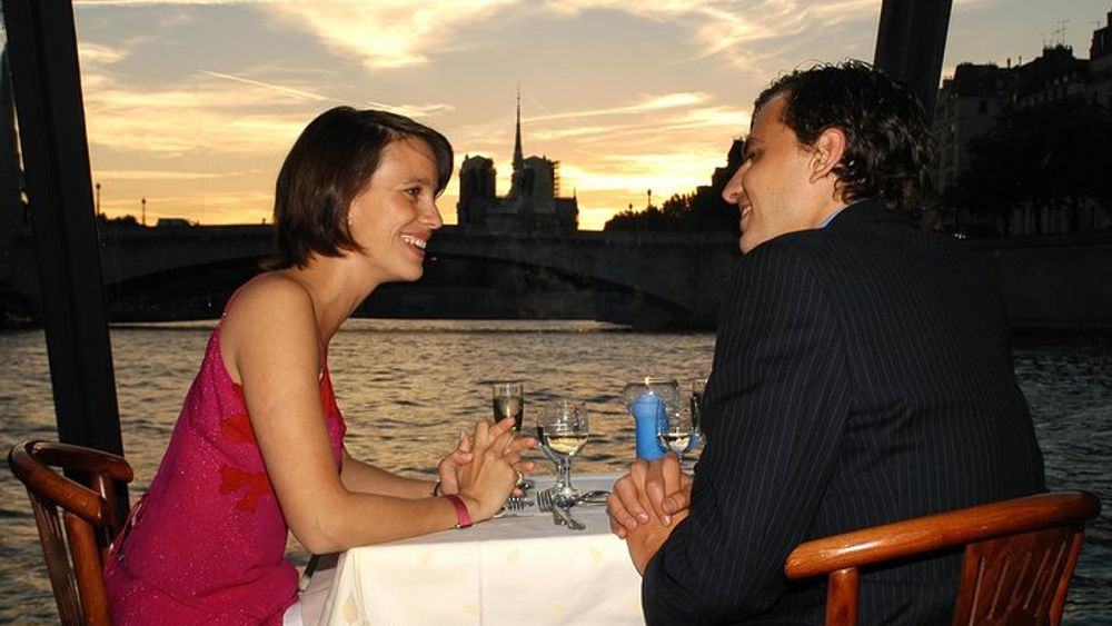 Paris Seine River Sightseeing and Gourmet Dinner Cruise with 3 Course Menu