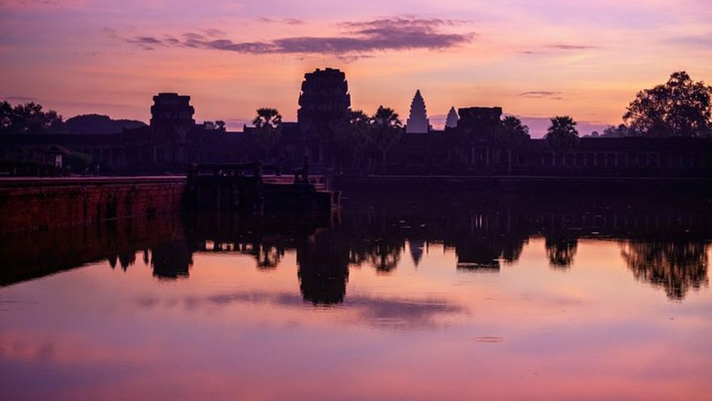 Angkor Wat Sunrise and Angkor Thom Sunset Tour