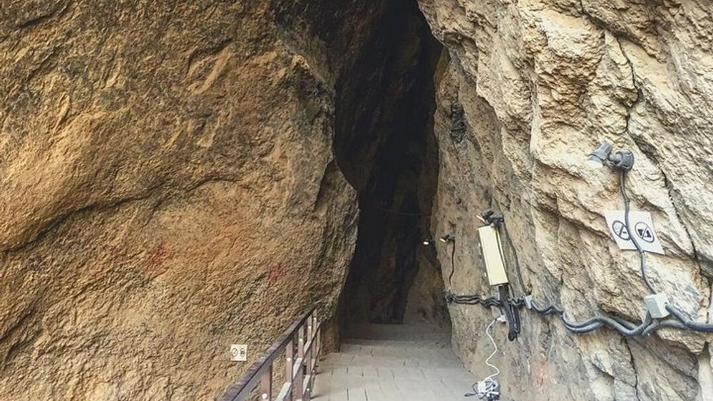 Walking Tour of Areni City Cave Trails