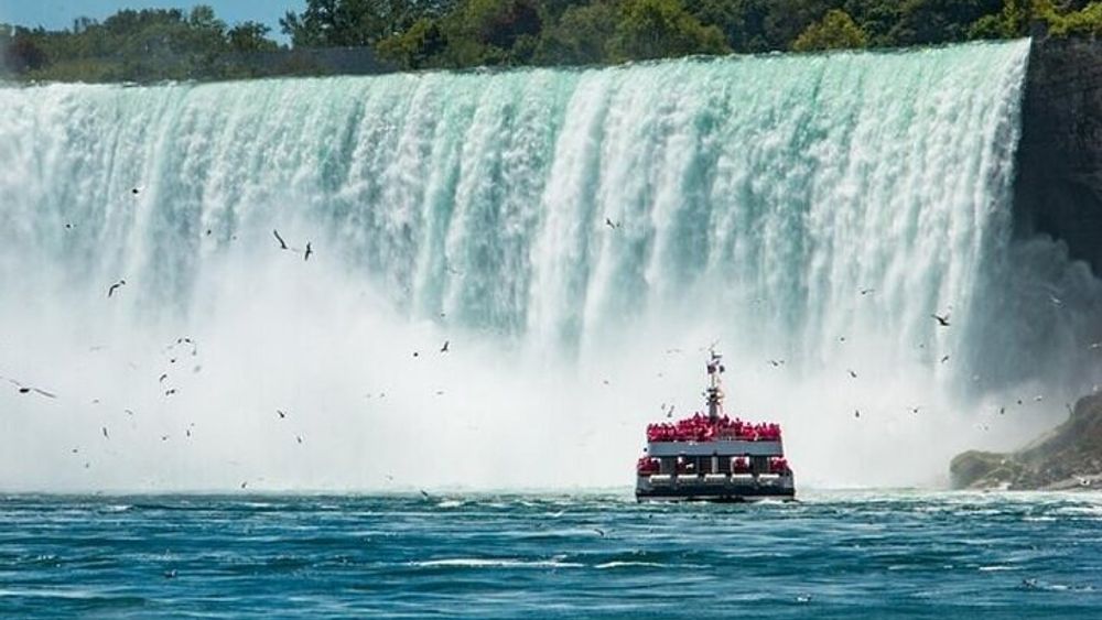 Niagara Falls Day Tour from Toronto with Winery and Niagara on the lake stop