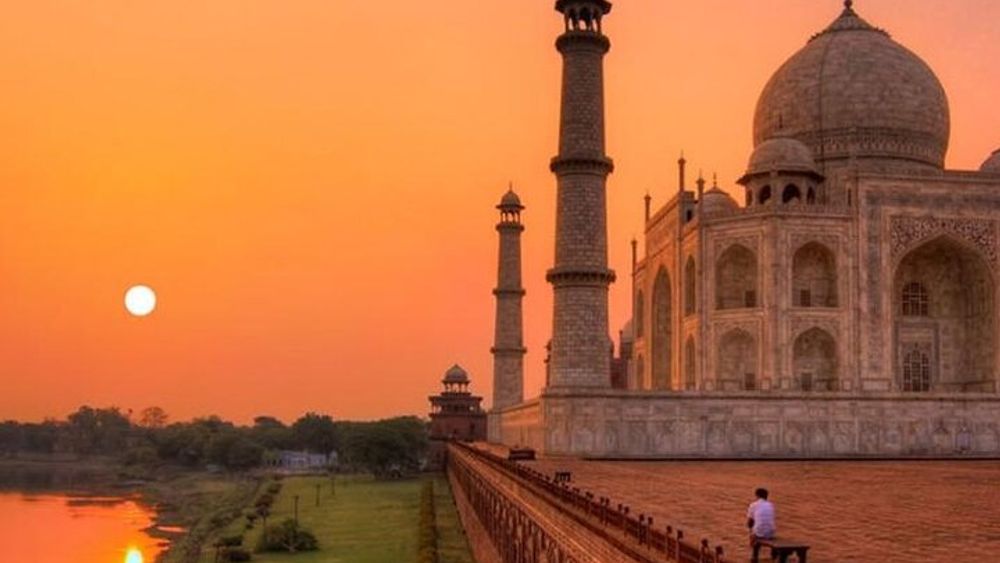 Exclusive Taj Mahal and Agra Sightseeing Tour
