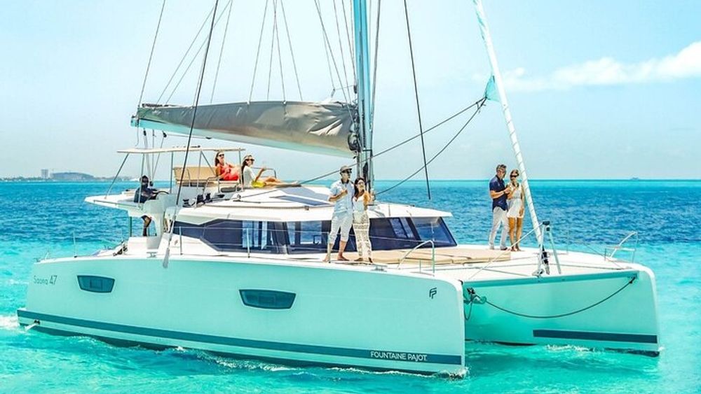 Full Experience Isla Mujeres: Food aboard + Premium drinks + Snorkel + Free time