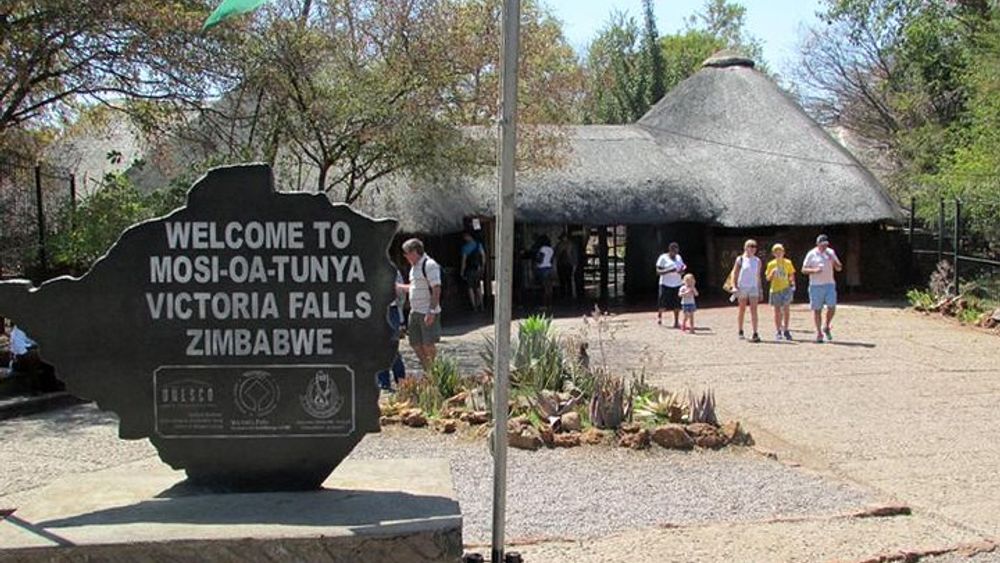 Victoria Falls : Scenic Day Tour, Lunch & Helicopter Flight