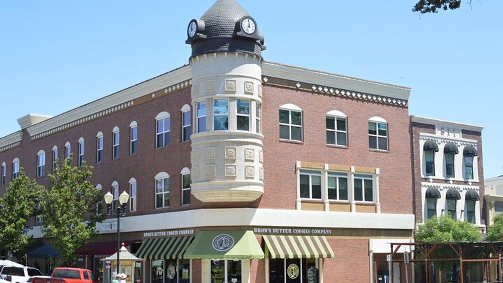 Paso Robles Scavenger Hunt Walking Tour and Game