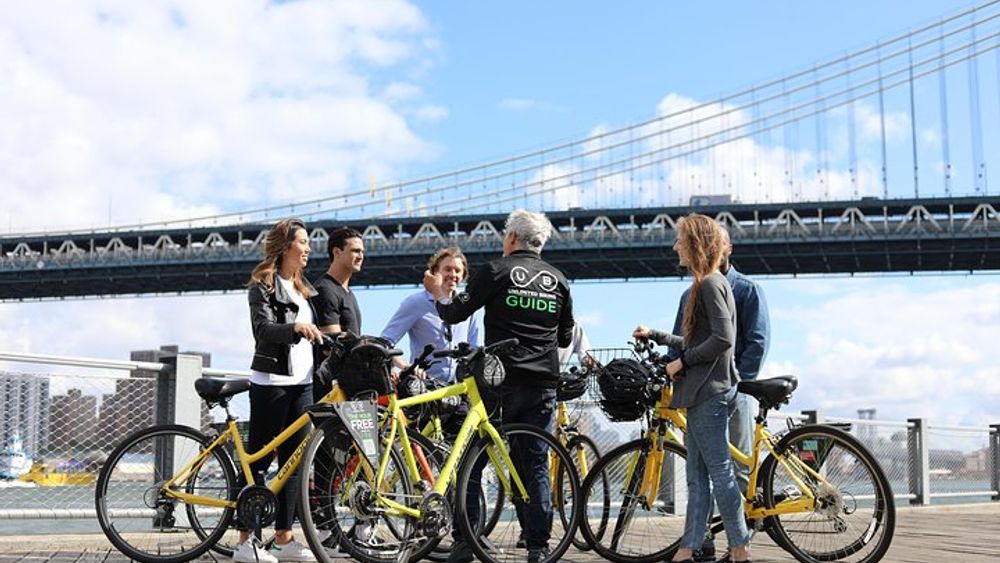 Manhattan, Brooklyn, Brooklyn Bridge Small-Group Bike Tour