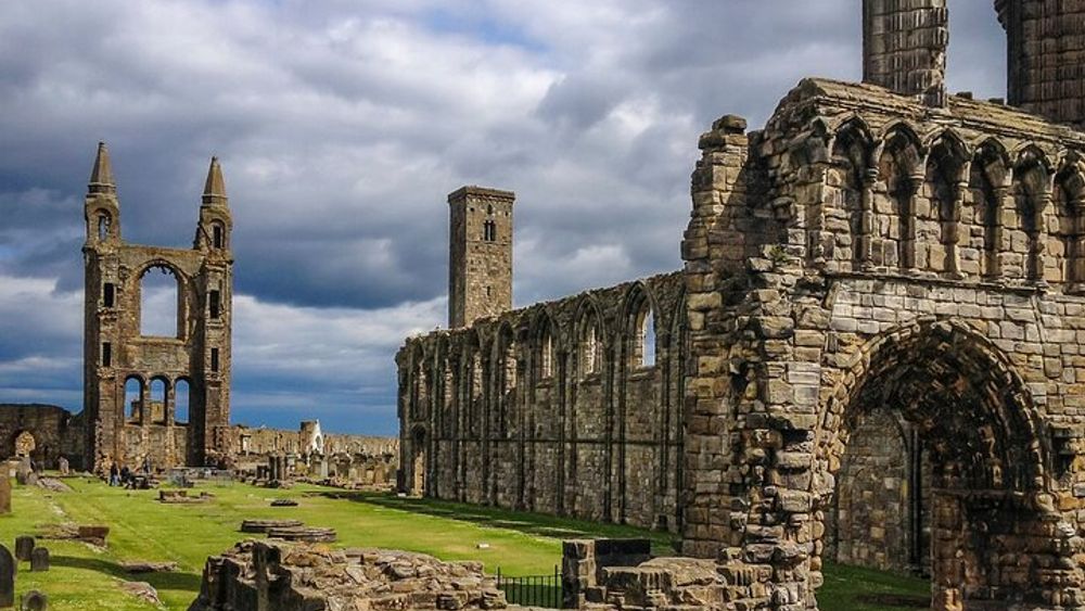 St Andrews Town & Castle, Nature Walk & Abbey Tour from Edinburgh