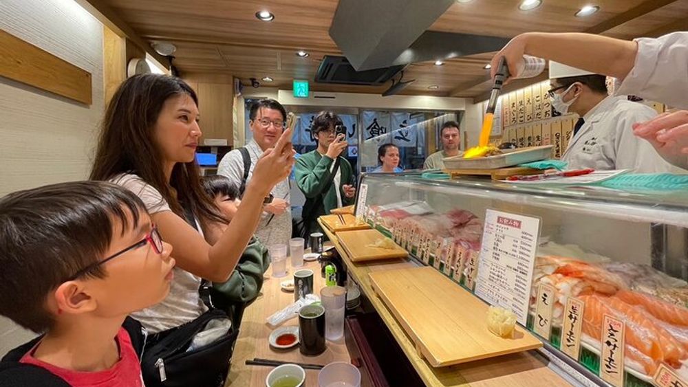 Tokyo: Shimbashi Evening Culinary Tour