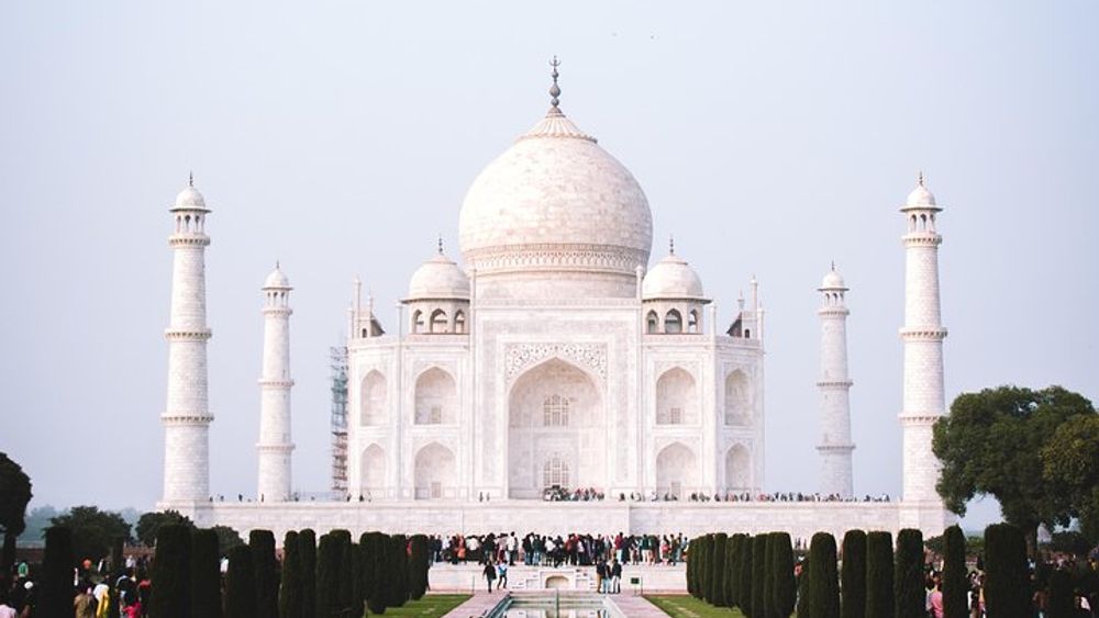 Day Tour Of Tajmahal From Bangalore With Car Guide Entrance Meal