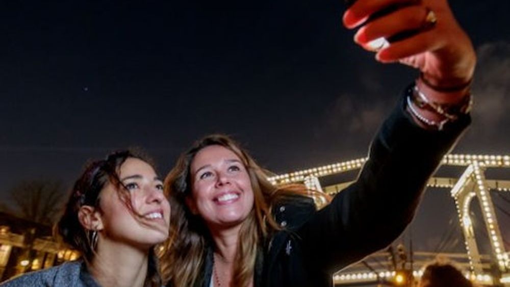 Amsterdam: Lovers Night Canal Cruise from Central Station
