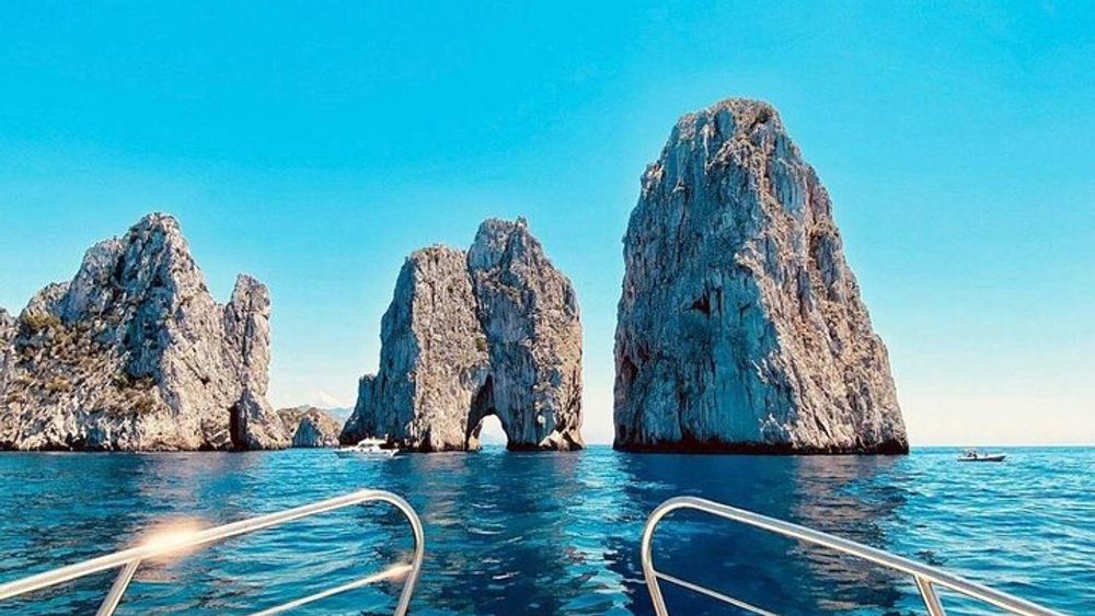 Boat Tour of the Caves on the Island of Capri