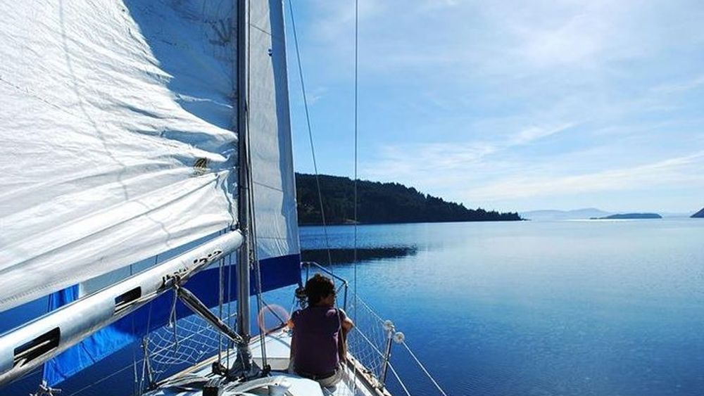 Exclusive Sailboat Trip through the Lakes of Bariloche