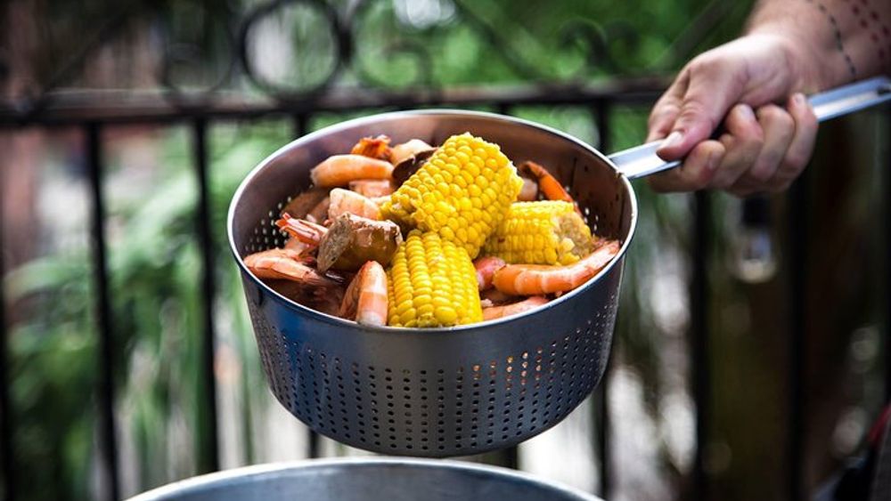 New Orleans Shrimp Boil Dinner With Live Music