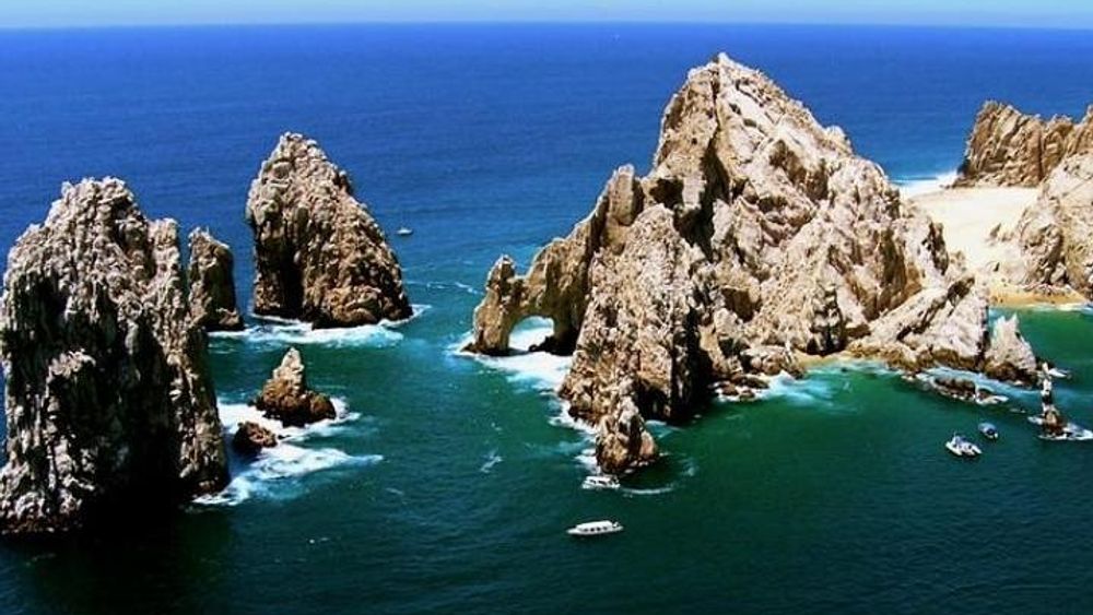 The Arch Tour with Amazing Captain in Cabo San Lucas