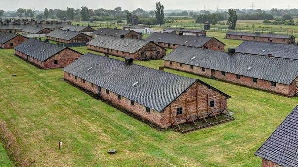 Auschwitz and Birkenau Full Guided Tour with Hotel Pick-up