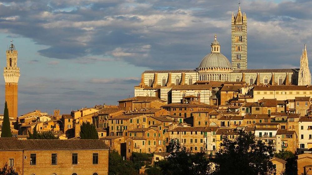 Siena Tour and exclusive window on Piazza del Campo