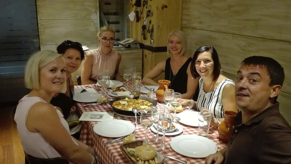 Madrid Historical Walking Tour with Food Tasting and Dinner